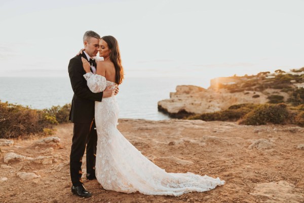 bride and groom cliff portugal