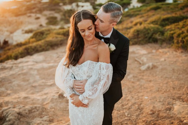 bride and groom cliff portugal