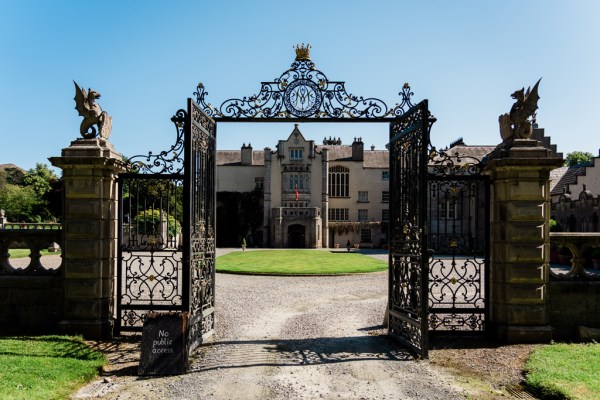 Wedding photography Jane & Alex exterior gate shot hotel