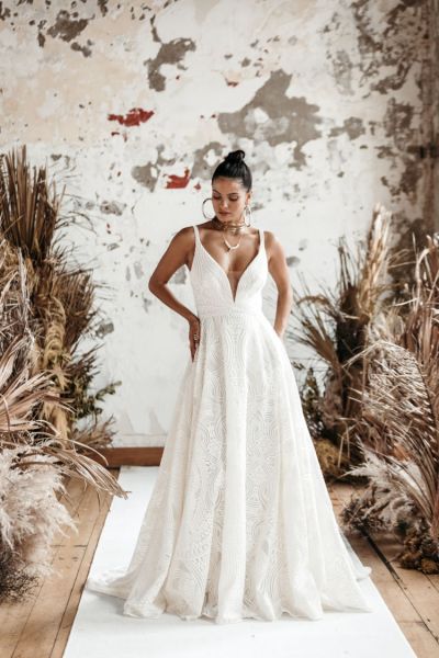 Rue de Seine Wave Rider Bridal Collection 2022 (Dress: Kylo)