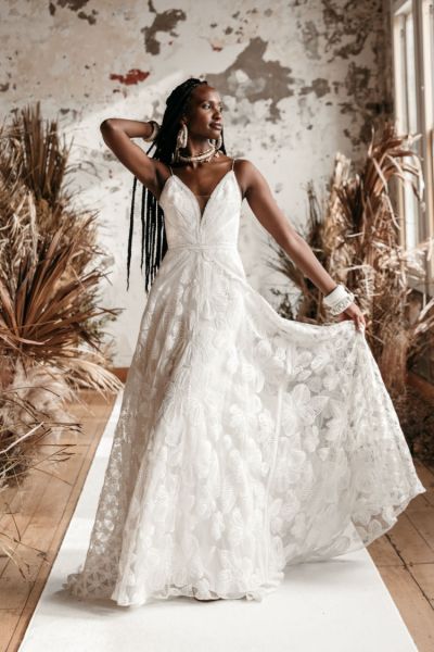 Rue de Seine Wave Rider Bridal Collection 2022 (Dress: Noah)