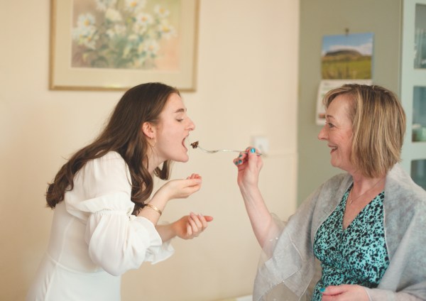 Juniper Barn Photography real weddings bride wedding eating mother daughter