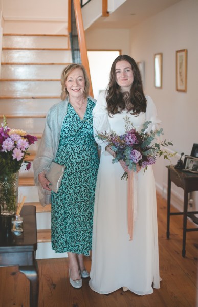 Juniper Barn Photography real weddings bride wedding mother daughter family flowers