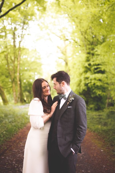 Juniper Barn Photography real weddings bride groom hug exterior shot embrace