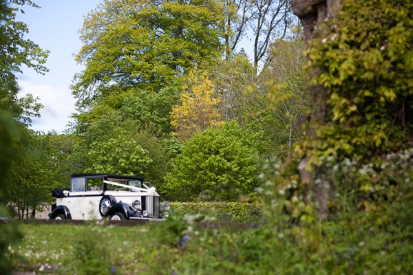 Juniper Barn Photography real weddings bride wedding friends sunny car