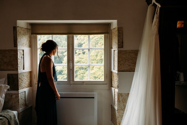 bridesmaid getting ready