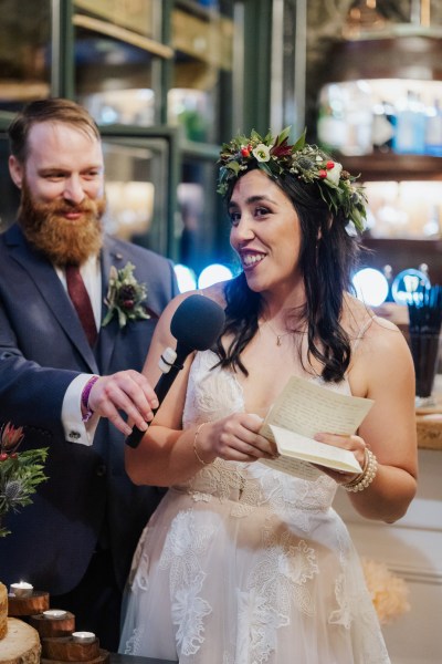 Bride gives speech Olga Hogan Photography: Hannah & Eoghan