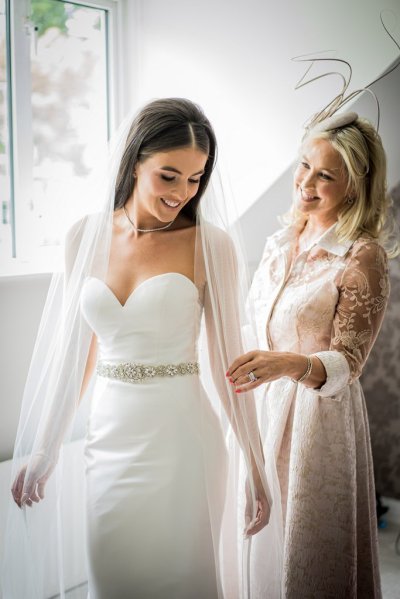 mother of the bride and daughter