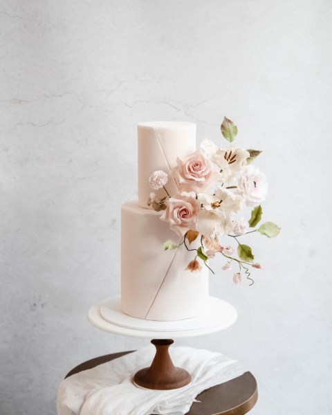 Seriously Gorgeous Spring Wedding Cakes You'll Love | see them all on onefabday-com.go-vip.net