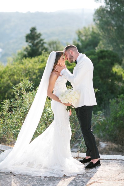 Bride and groom train exterior sunshine sunny dress detail flower bouquet kiss