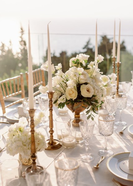 Cliff mountain table exterior flowers