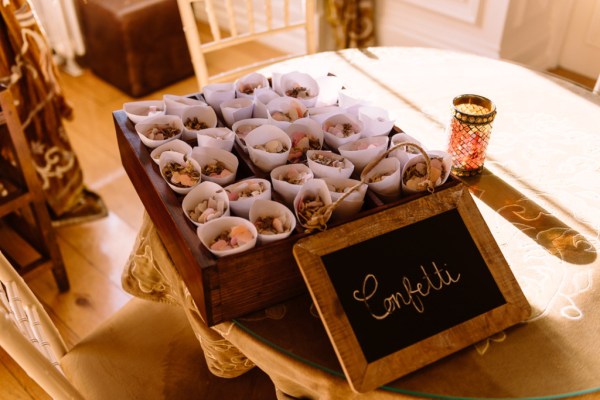 confetti cups at wedding