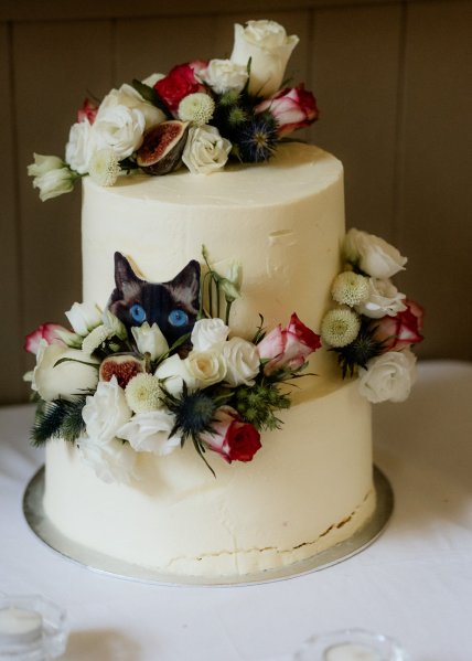 Close up detail of cake flowers roses