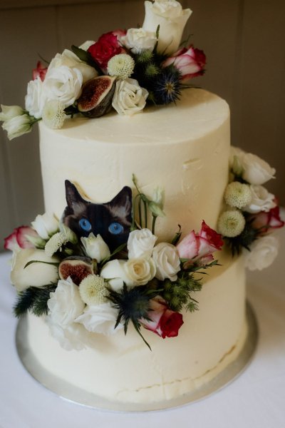 Close up detail of cake flowers roses