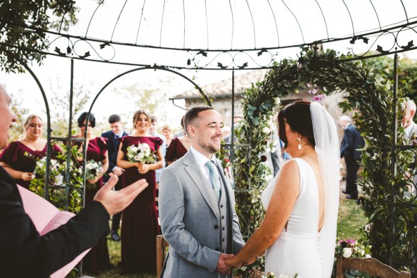 bride and groom couple say vows