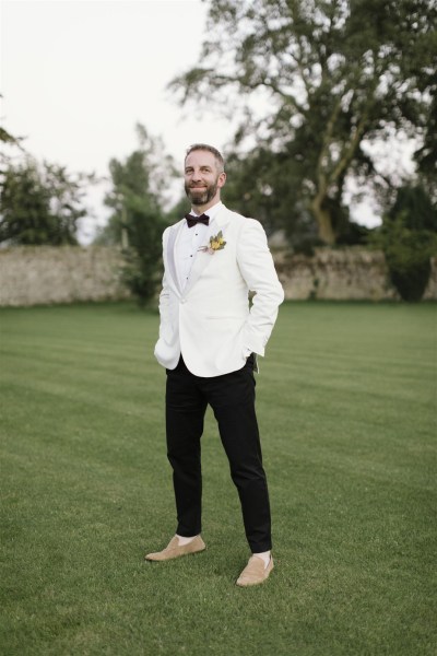 groom in white or cream tux