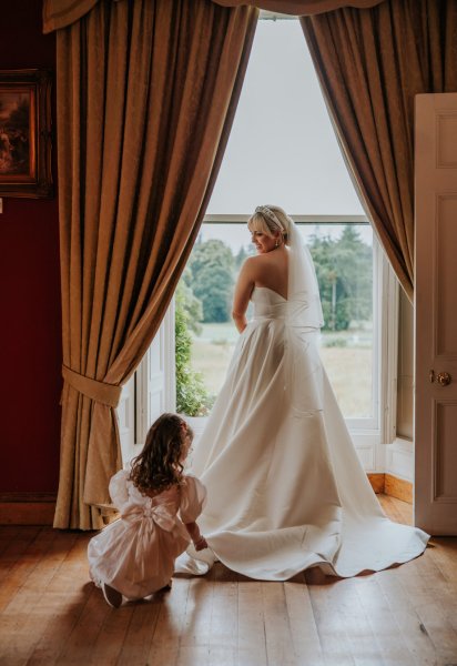 flower girl with bride