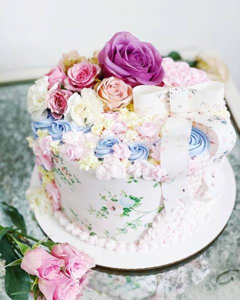 Seriously Gorgeous Spring Wedding Cakes You'll Love | see them all on onefabday-com.go-vip.net