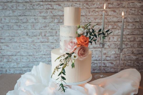 Seriously Gorgeous Spring Wedding Cakes You'll Love | see them all on onefabday-com.go-vip.net