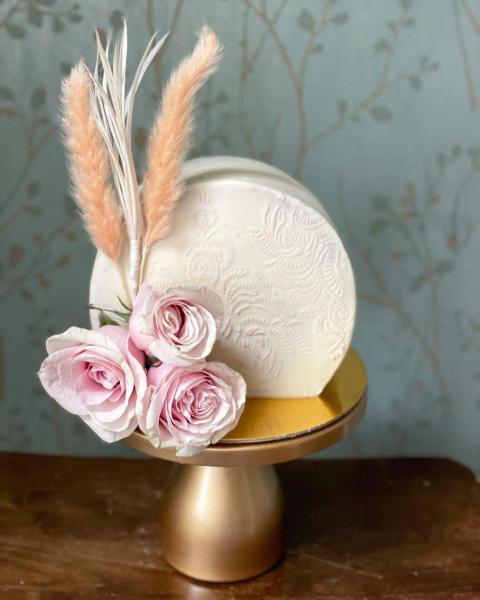 Seriously Gorgeous Spring Wedding Cakes You'll Love | see them all on onefabday-com.go-vip.net