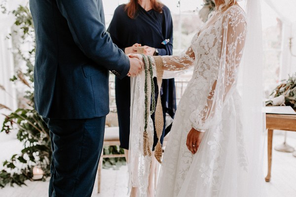 ceremony hand tie