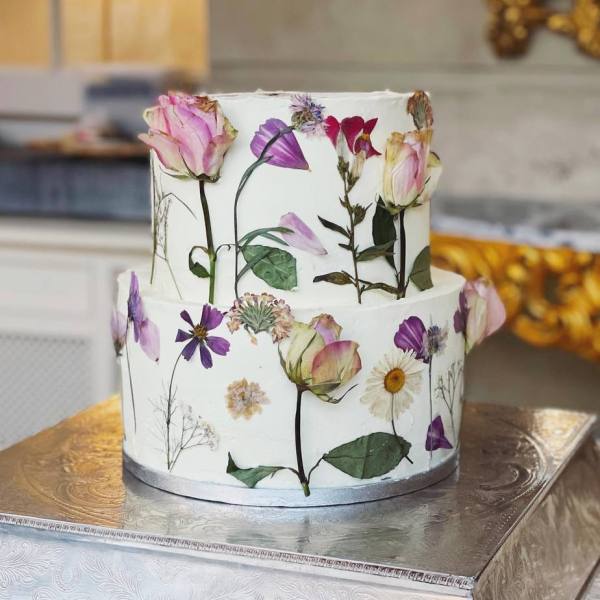 Seriously Gorgeous Spring Wedding Cakes You'll Love | see them all on onefabday-com.go-vip.net