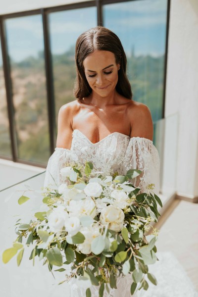 bride holding bouquet