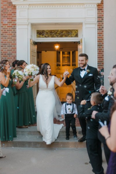 bride and groom confetti