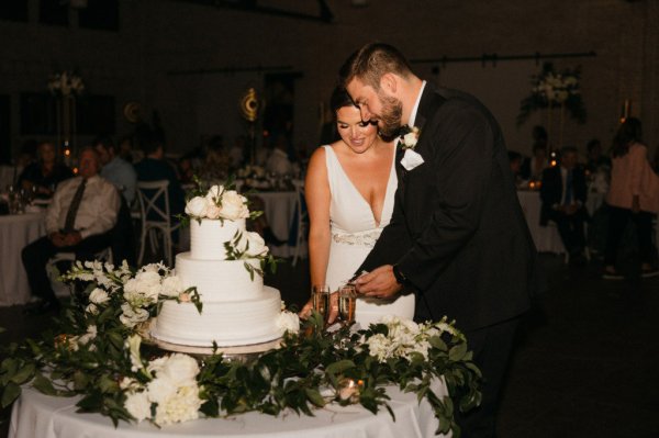 cutting wedding cake