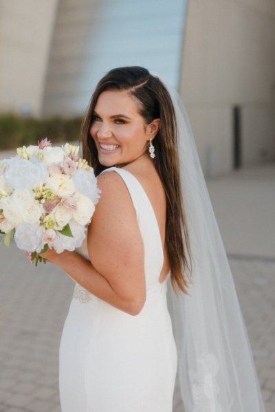 bride with veil and bouquet