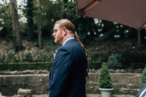 groom waiting at altar