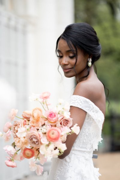 bride pink roses earrings bouquet flowers