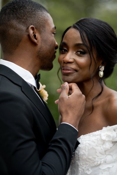 bride and groom to camera close