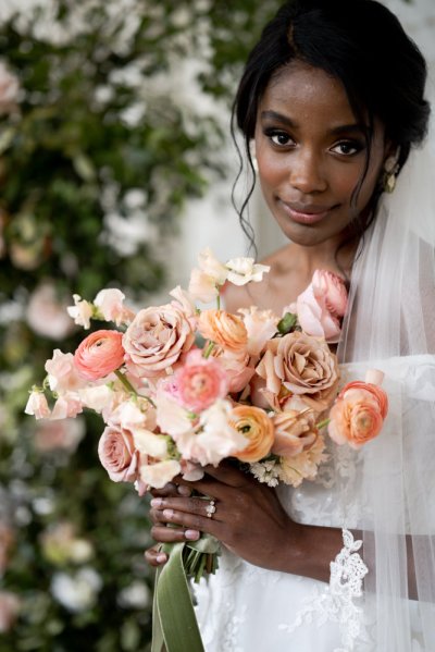 bouquet of flowers roses pink bride