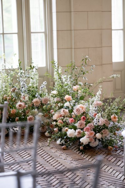 pink roses flowers ceremonial room