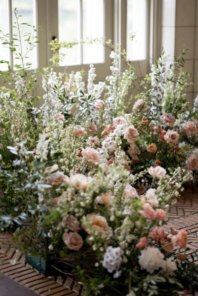 pink roses flowers ceremonial room