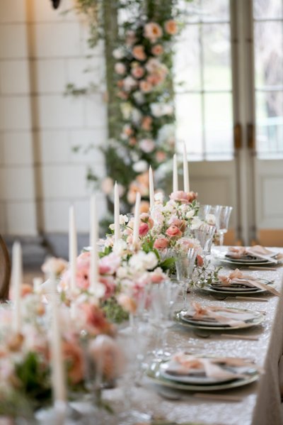 pink roses flowers ceremonial room cutlery dining