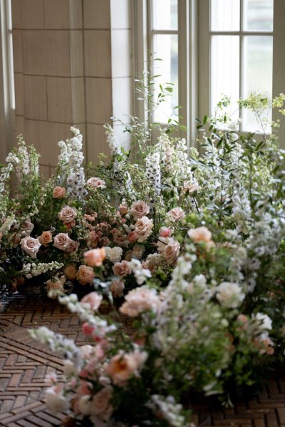 pink roses flowers ceremonial room cutlery dining