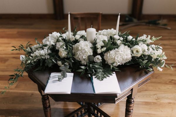 Table flower roses detail