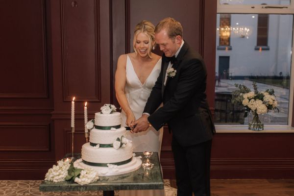 Bride groom cutting cake