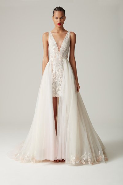 Short wedding dress cape train design