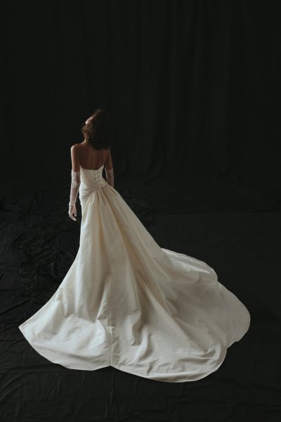 Look 15 bridal gown Este