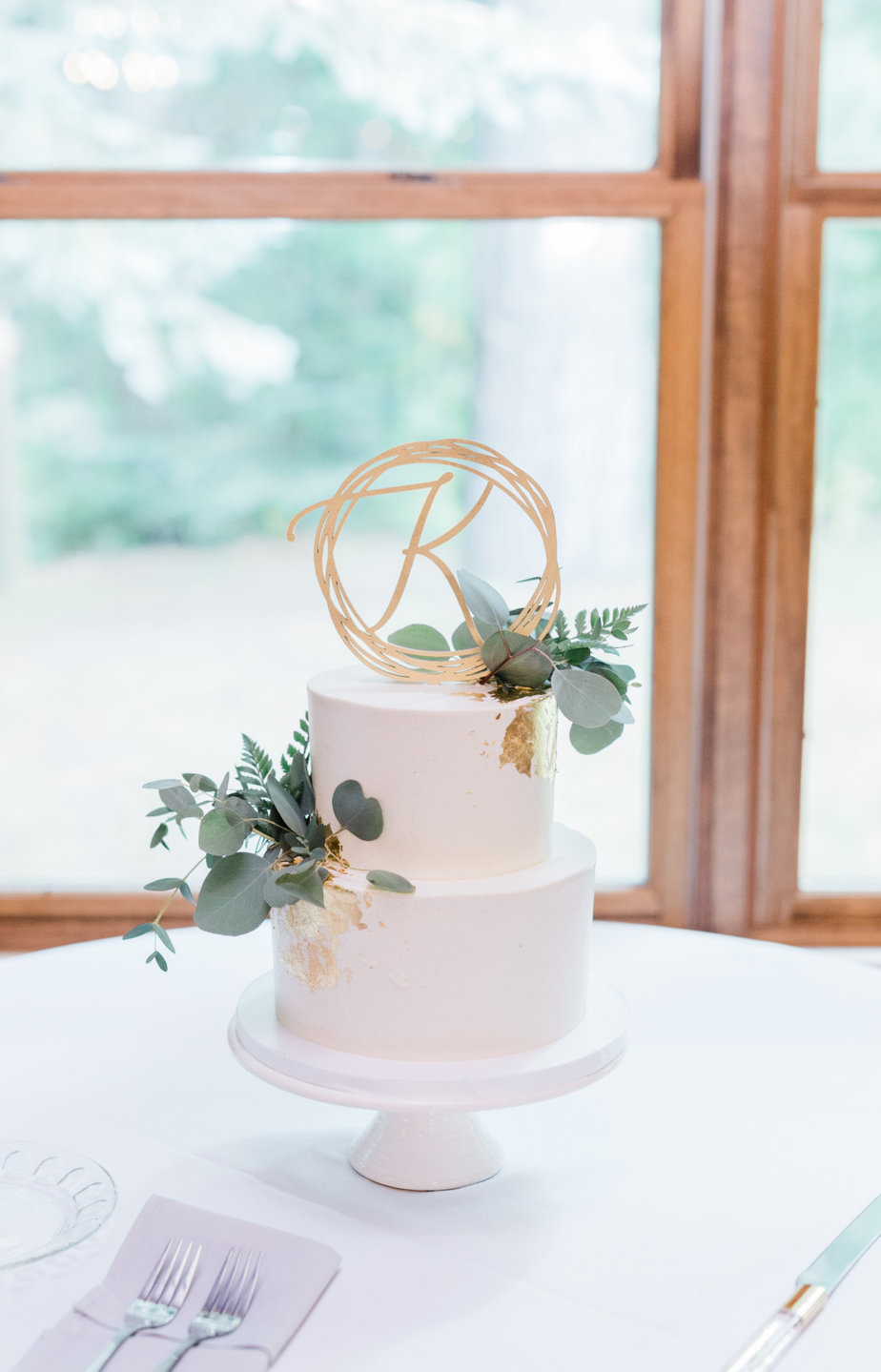 Table cake setting cutlery