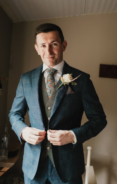 Groomsman getting ready