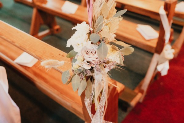 Flowers pews