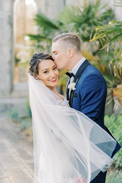 Bride groom exterior veil garden