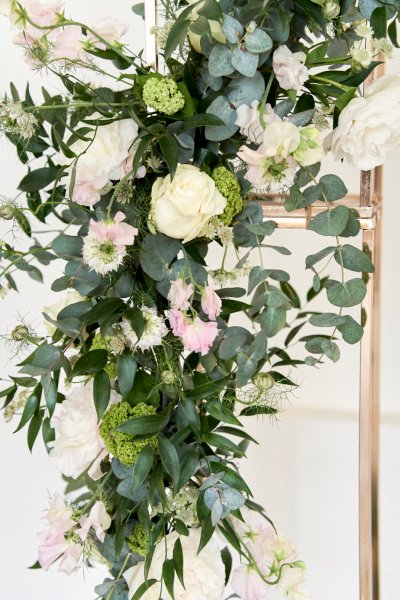 Flowers pink roses bouquet