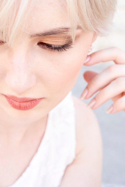 Bride bridal makeup close up nails