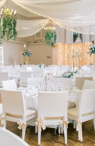 Dining room with flowers candles roses