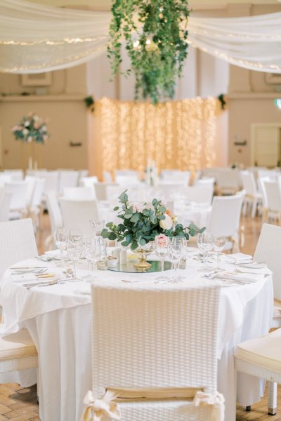 Dining room with flowers candles roses